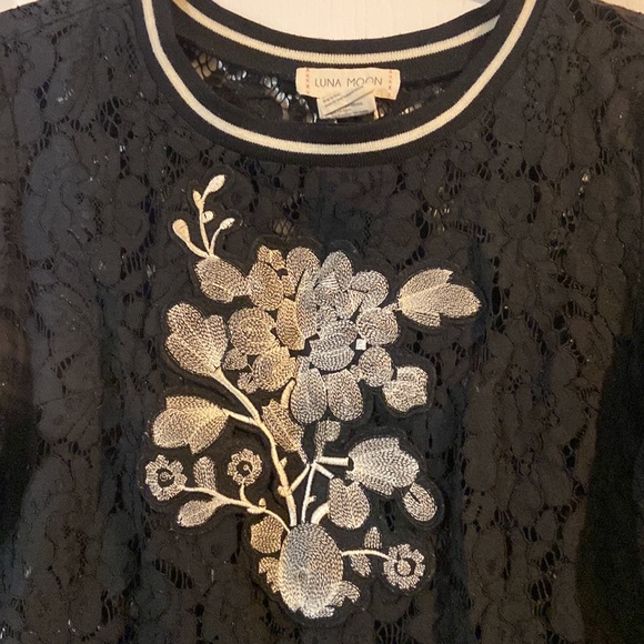 Luna Moon short sleeve blouse - Picture 2 of 3